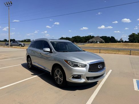 Used 2020 INFINITI QX60 Luxe w/ Essential Package FWD image 4