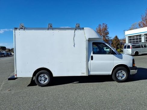 Used 2017 Chevrolet Express 3500 image 6