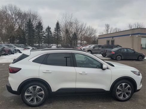Certified 2024 Ford Escape Platinum w/ Premium Technology Package image 7