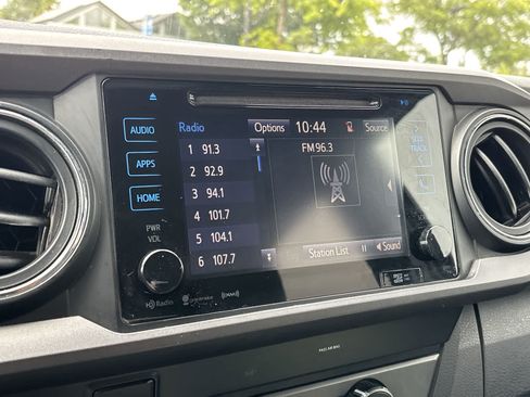 Used 2019 Toyota Tacoma TRD Off-Road AWD/4WD image 14