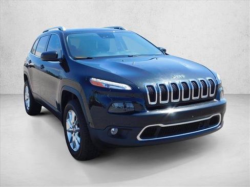 Used 2015 Jeep Cherokee Limited w/ Luxury Group AWD/4WD image 5