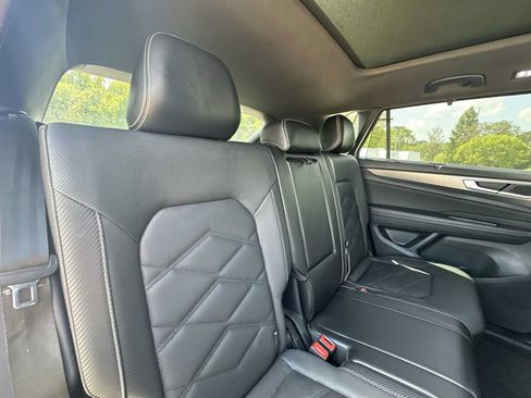 Used 2024 Volkswagen Atlas Cross Sport SE FWD image 21