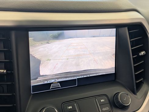 Used 2023 GMC Acadia SLE FWD image 28