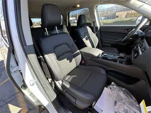 New 2026 Nissan Pathfinder S image 14