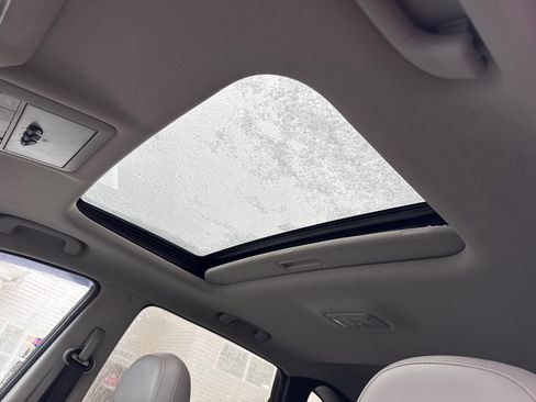 Used 2012 Chevrolet Captiva Sport LTZ image 16