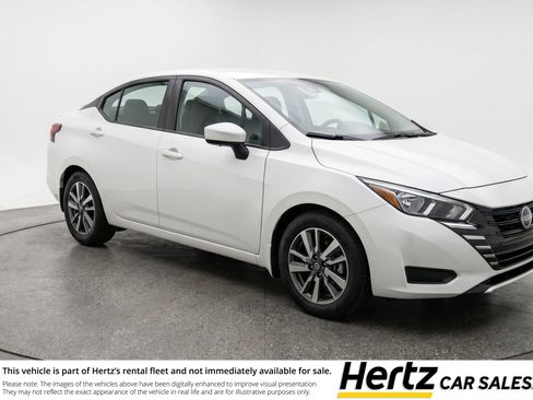 Used 2025 Nissan Versa SV image 1