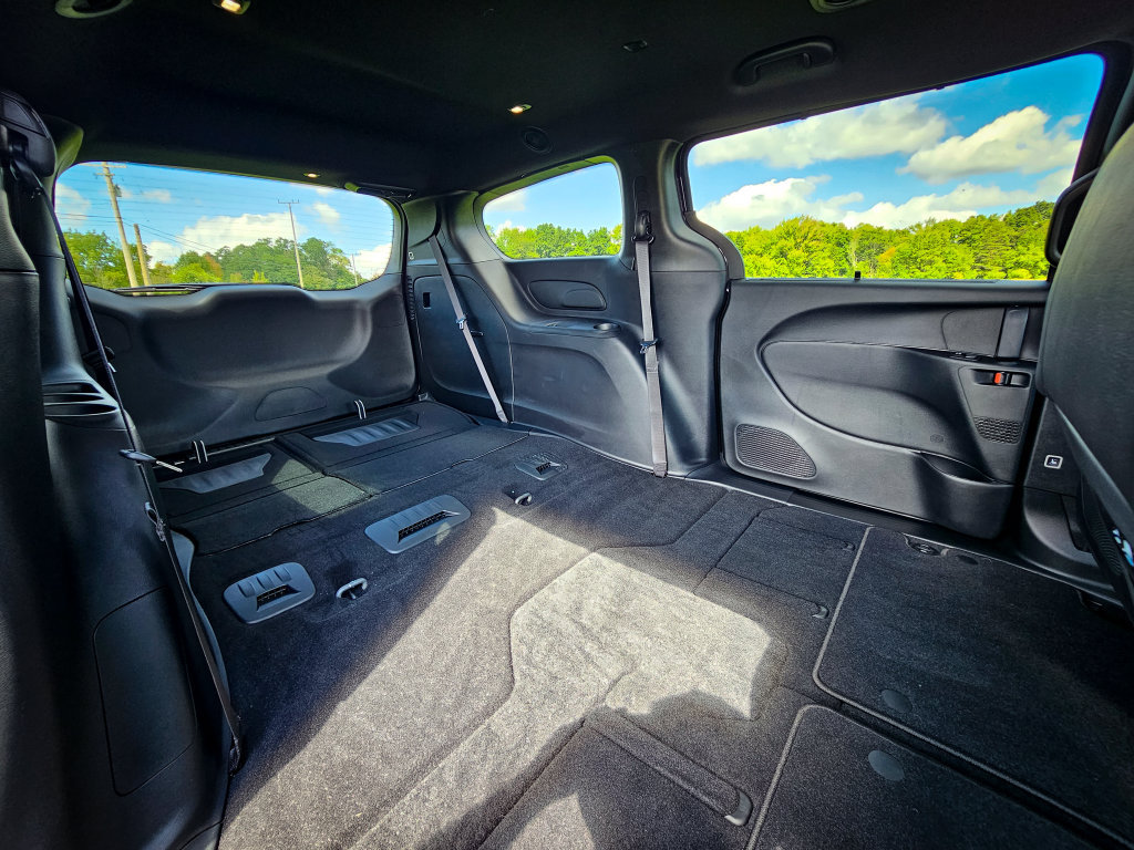 New 2027 Chrysler Pacifica Select FWD image 38