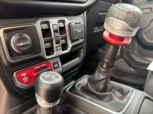 Used 2020 Jeep Wrangler Unlimited Rubicon w/ LED Lighting Group AWD/4WD image 24