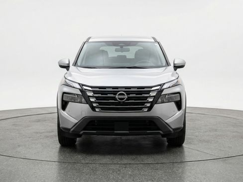 Used 2025 Nissan Rogue SV FWD image 2