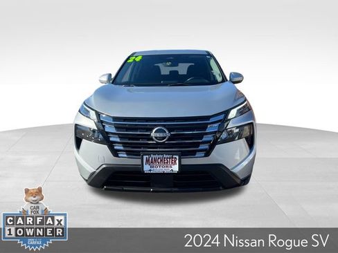 Used 2024 Nissan Rogue SV image 3