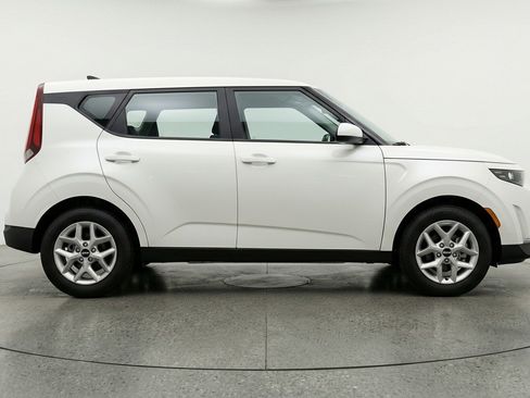 Used 2025 Kia Soul LX w/ LX Technology Package image 11
