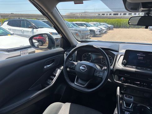 Used 2025 Nissan Rogue SV AWD/4WD image 36