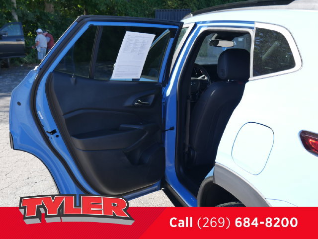 Used 2024 Chevrolet Trax RS w/ Sunroof Package FWD image 19