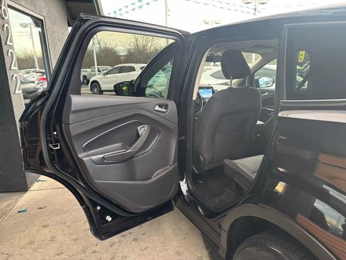 Used 2019 Ford Escape SE image 11