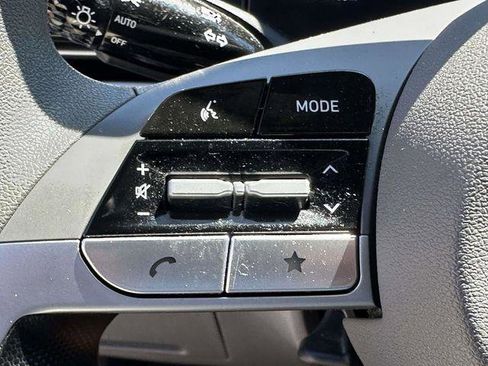 Used 2024 Hyundai Elantra SEL FWD image 30