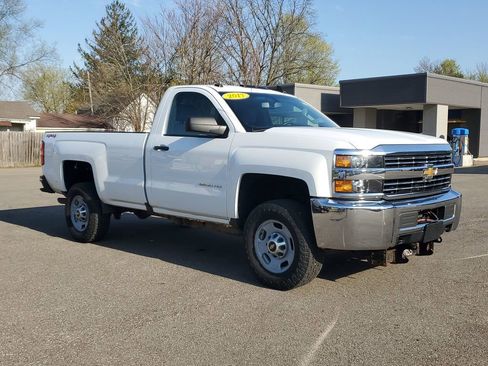 Used 2017 Chevrolet Silverado 2500 W/T w/ WT Convenience Package AWD/4WD image 3