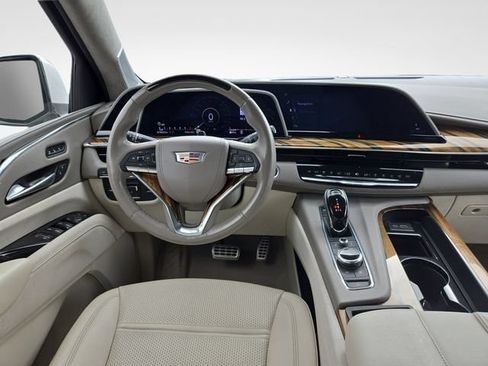 Certified 2023 Cadillac Escalade Premium Luxury Platinum w/ LPO, Radiant Package AWD/4WD image 10