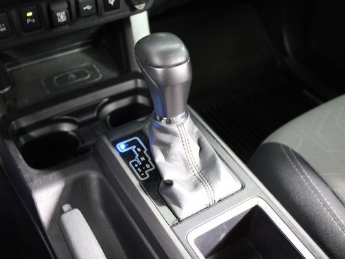 Used 2020 Toyota Tacoma TRD Sport w/ Technology Package AWD/4WD image 27