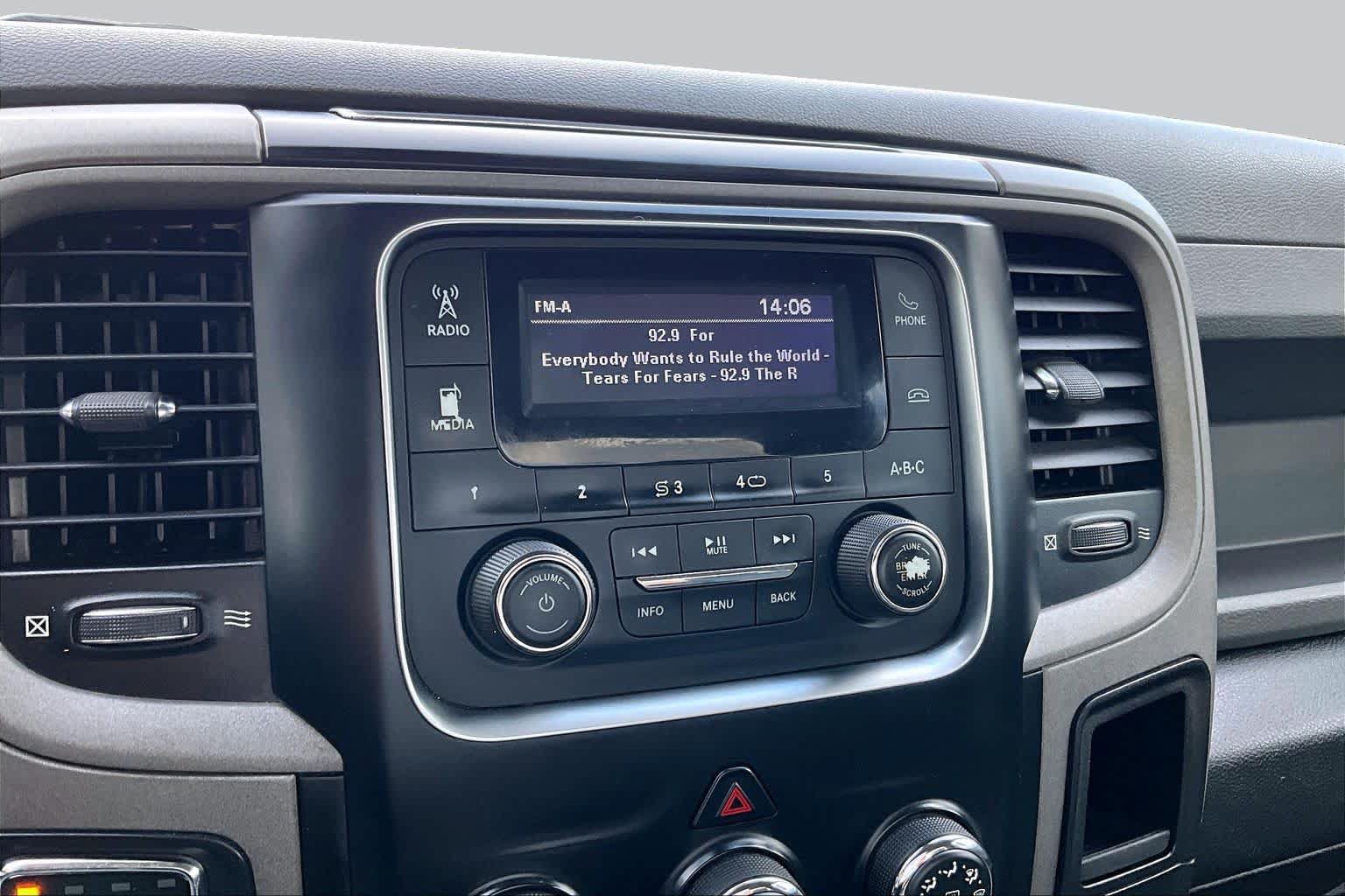 Used 2016 RAM 1500 Express RWD image 24