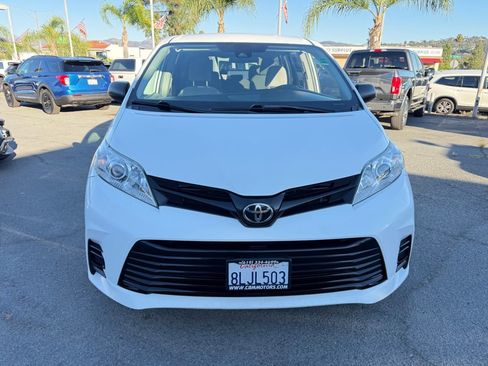 Used 2019 Toyota Sienna L image 4