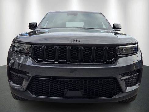 Used 2023 Jeep Grand Cherokee Altitude RWD image 2