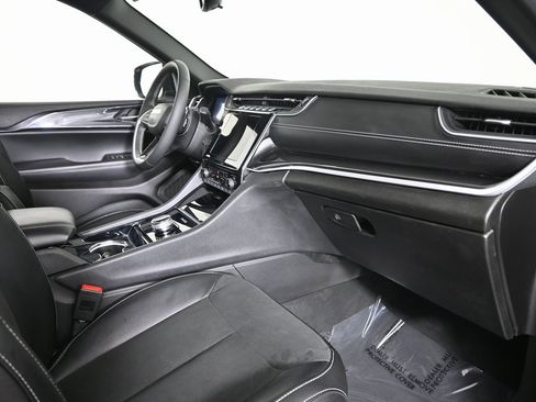 Used 2023 Jeep Grand Cherokee Altitude image 14