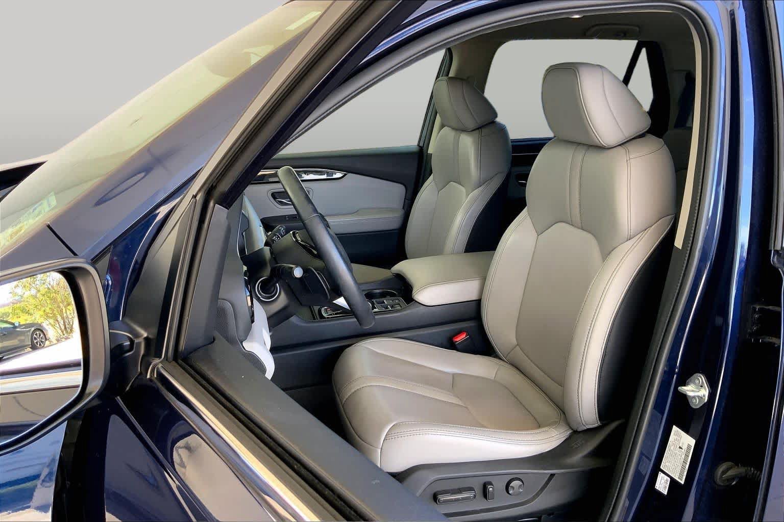 Used 2025 Honda Pilot EX-L image 8