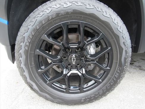 Used 2023 Chevrolet Colorado Trail Boss w/ LPO, Dark Essentials Package AWD/4WD image 5