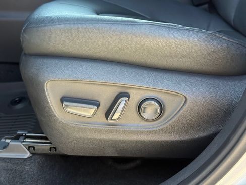 Used 2025 Toyota Grand Highlander AWD image 9