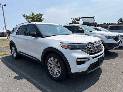 Used 2022 Ford Explorer Limited w/ Equipment Group 301A RWD image 3