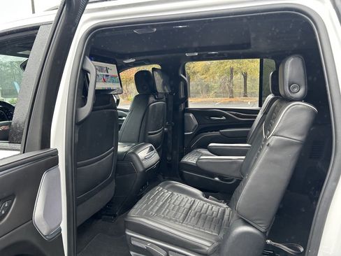 Used 2023 Cadillac Escalade ESV Sport Platinum w/ Heavy-Duty Trailer Package image 43