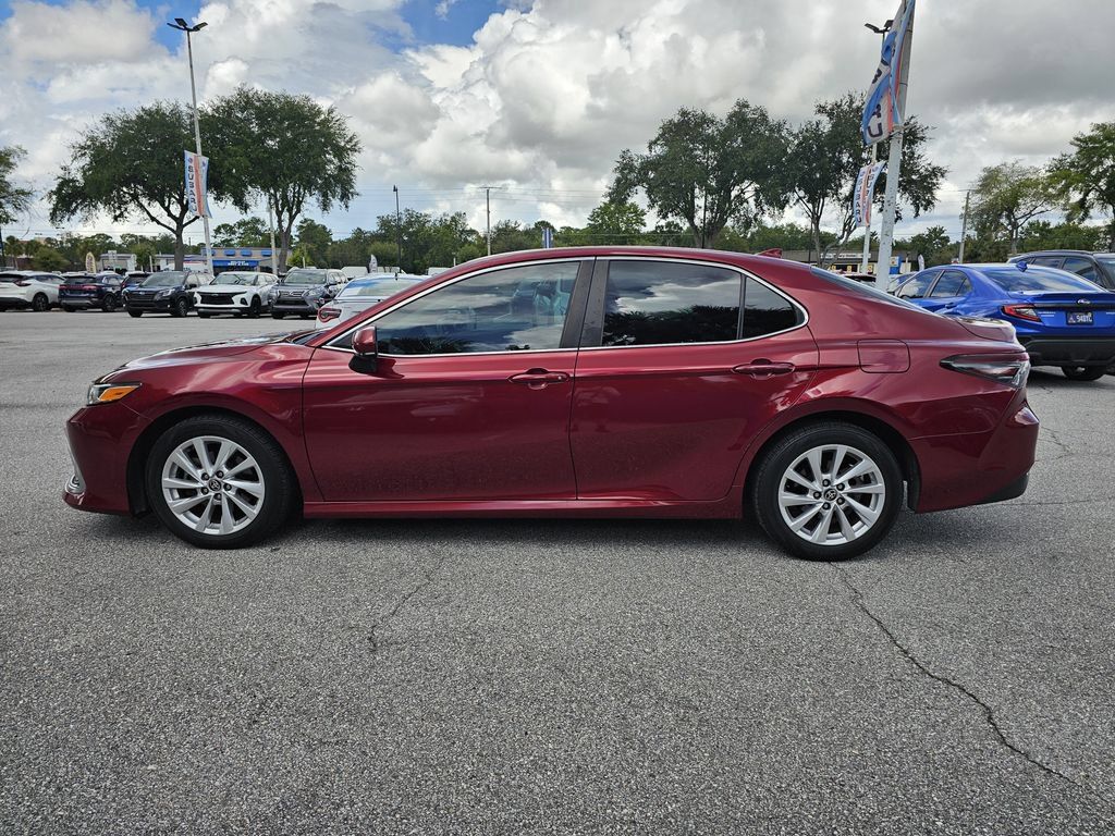Used 2021 Toyota Camry LE FWD image 5