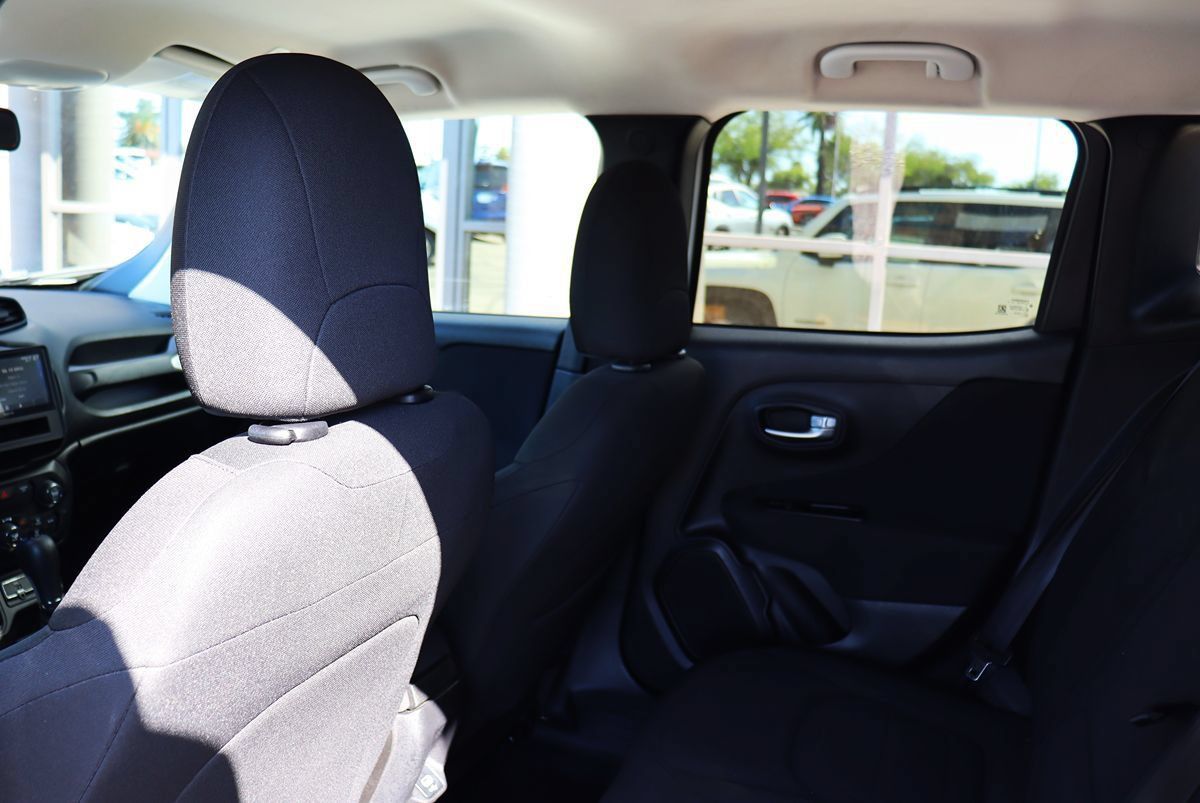 Used 2020 Jeep Renegade Latitude w/ Popular Equipment Group FWD image 34