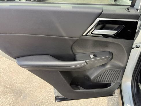 Used 2024 Mitsubishi Outlander SE AWD/4WD image 25