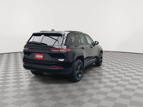Used 2023 Jeep Grand Cherokee Limited w/ Black Appearance Package AWD/4WD image 40