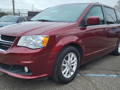 Used 2019 Dodge Grand Caravan SXT image 5