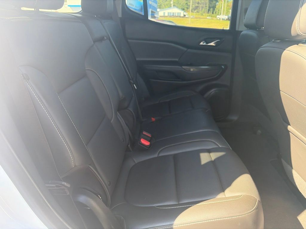 Used 2023 GMC Acadia SLT AWD/4WD image 32