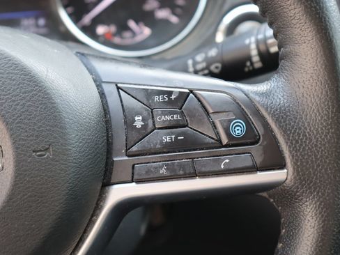 Used 2019 Nissan Rogue SV w/ Premium Package FWD image 14