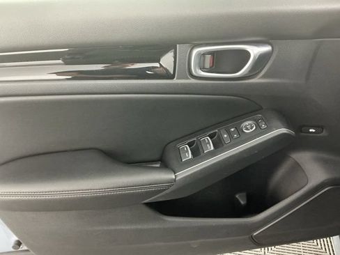 Used 2022 Honda Civic Touring image 7