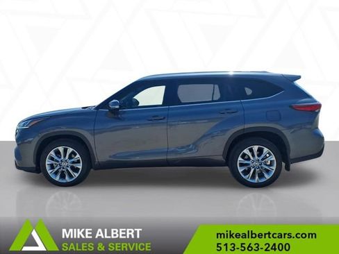 Used 2022 Toyota Highlander Limited AWD/4WD image 4