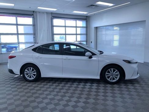 Used 2025 Toyota Camry LE image 35
