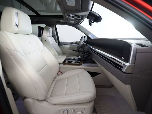 Used 2025 Cadillac Escalade Sport Platinum w/ LPO, ONYX Package image 10