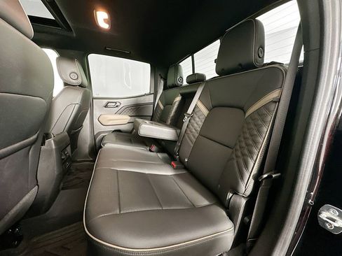 Used 2023 GMC Canyon Denali image 27