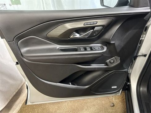 Certified 2022 GMC Terrain SLT w/ Infotainment Package II image 24