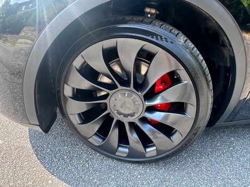 Used 2022 Tesla Model Y Performance image 11