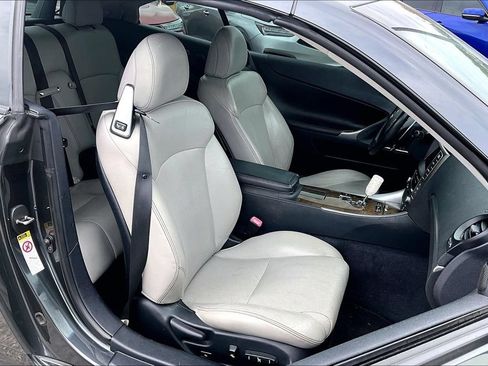 Used 2011 Lexus IS 350C w/ Luxury Pkg RWD image 9