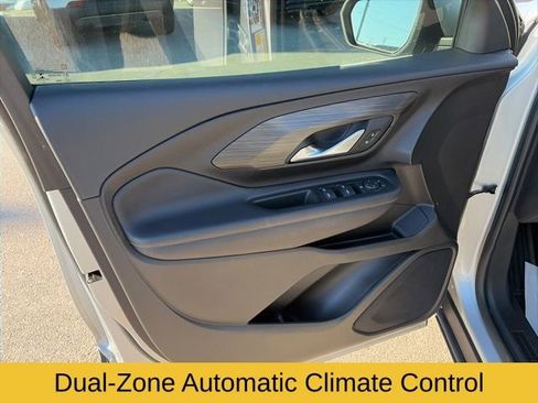 Used 2022 GMC Terrain SLE w/ Driver Convenience Package image 13