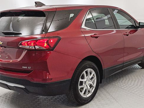 Used 2024 Chevrolet Equinox LT AWD/4WD image 3