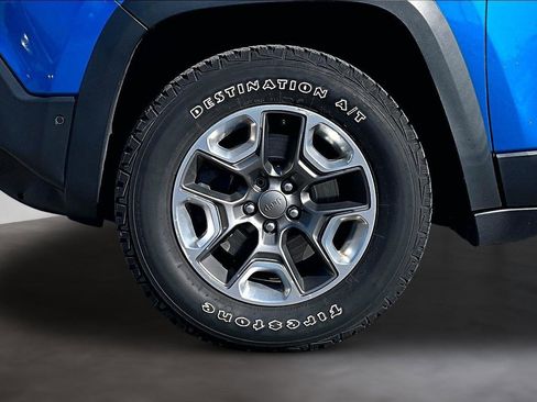 Used 2019 Jeep Cherokee Trailhawk image 10