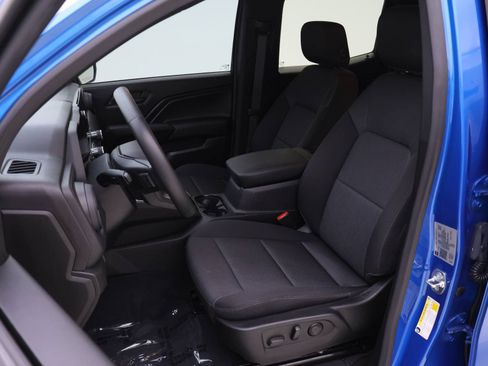 Used 2024 Chevrolet Colorado Trail Boss w/ Technology Package image 4